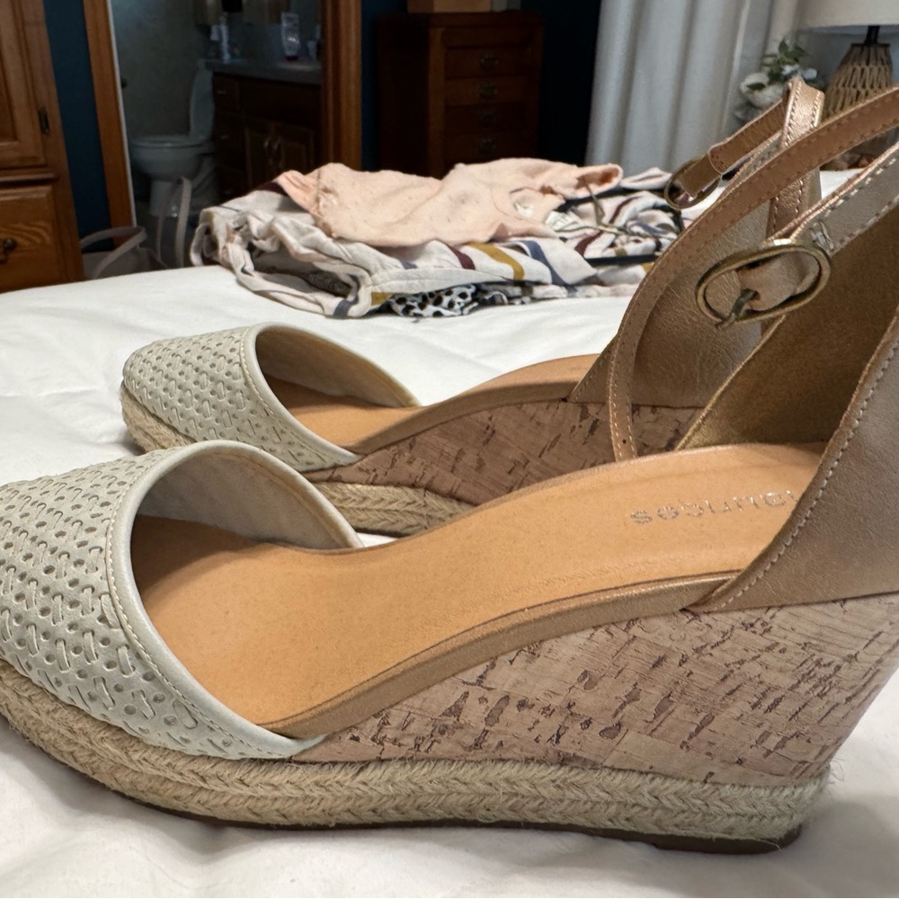 Maurice’s Wedge Sandals - Picture 2 of 5